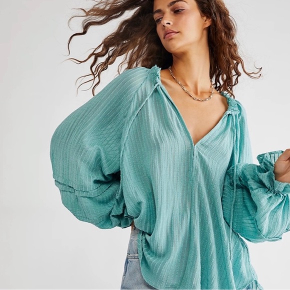 FREE PEOPLE NWOT Out of Town Top Flowy long sleeves summer wide sleeves - Picture 2 of 5